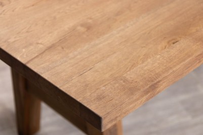 weathered-oak-table-corner